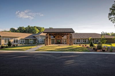 Exterior view of the Oakmont at Gordon Park facility