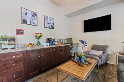 Cozy common area with refreshments and seating