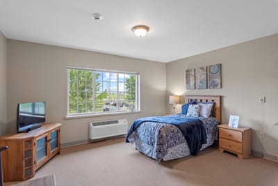 Well-furnished private resident room with a view