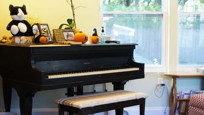 Piano with decorated elements in a cozy interior