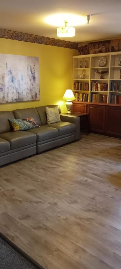 Cozy common area with bookshelves and seating