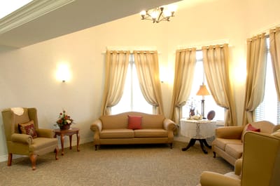 Common area with seating and decorative elements