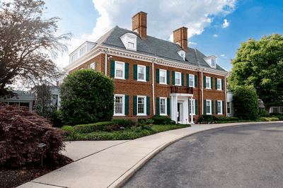 Exterior view of Oakbridge Terrace Assisted Living building