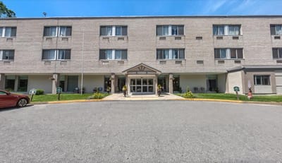 Exterior view of the Emerald Peek Rehabilitation and Nursing Center