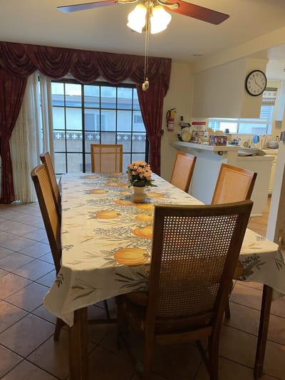 Dining room with a table and chairs