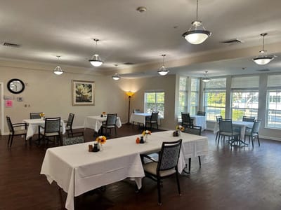 Bright dining area with tables and flowers