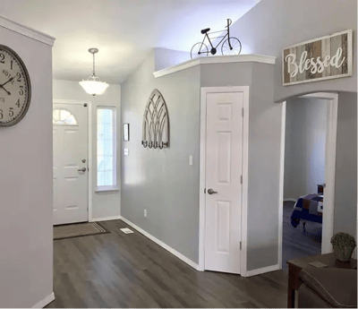 Bright and welcoming entrance hall with decor