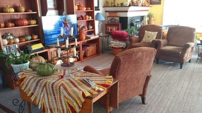 Cozy common area with chairs and decorations