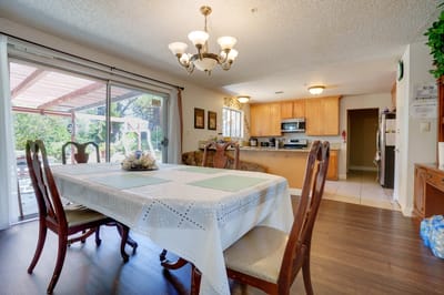 Bright dining area with a table and chairs