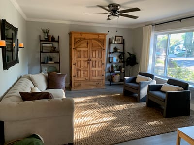 Cozy common area with comfortable seating