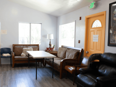 Cozy common area with seating and a welcoming atmosphere