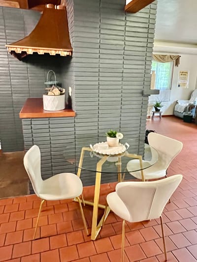 Cohzy dining area with modern chairs and a table