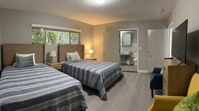 Bright and comfortable double room with two beds