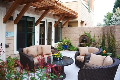 Outdoor seating area with plants and fountain