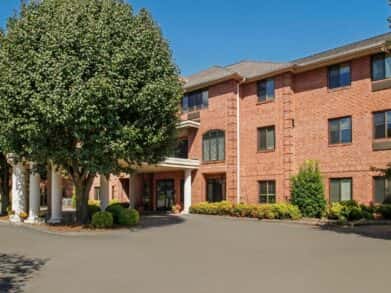 Holiday Forsyth Court