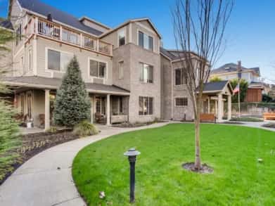 Hawthorne Gardens