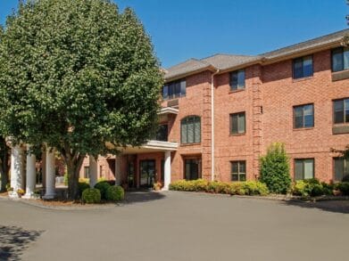 Holiday Forsyth Court