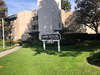Budlong Manor