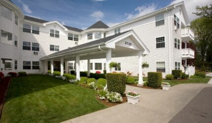 DeTray‘s Colonial Inn Retirement Apartments