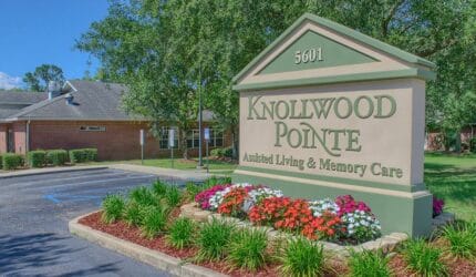 Knollwood Pointe