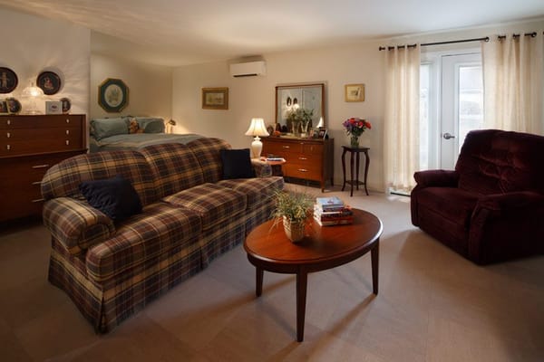an interior view of a columbia cottage apartment