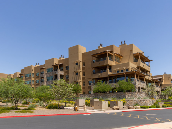 Exterior view of Acacia Health Center building