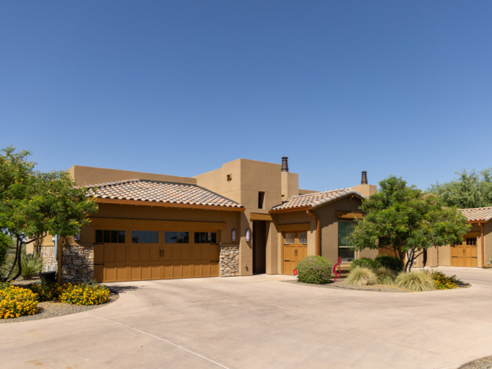 Exterior view of Acacia Health Center at Sagewood