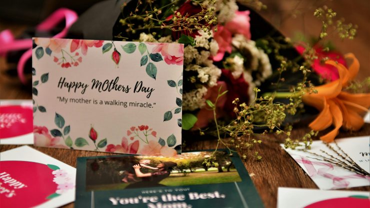 A bouquet with Mother's Day cards on a table.