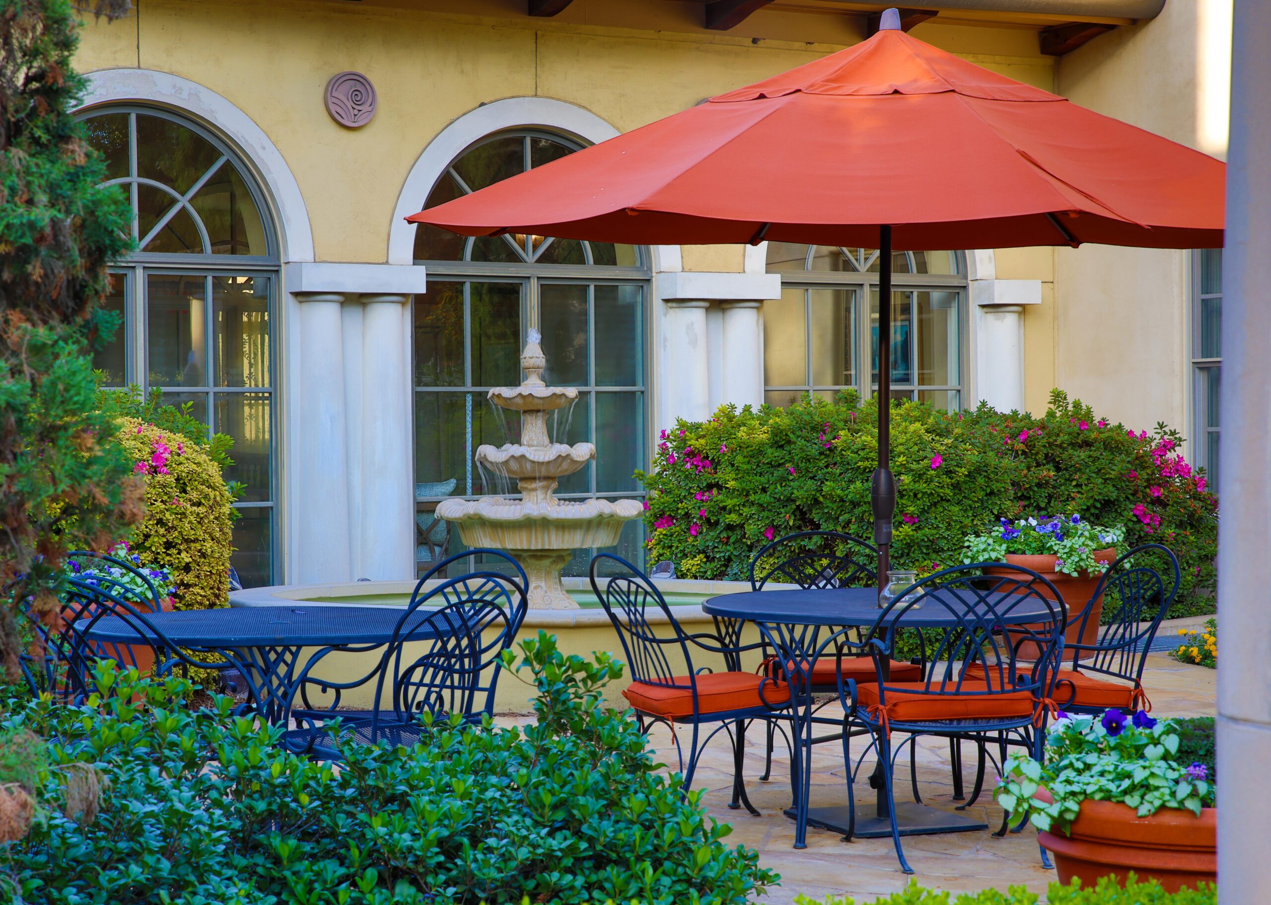 Outdoor seating area with tables and a fountain
