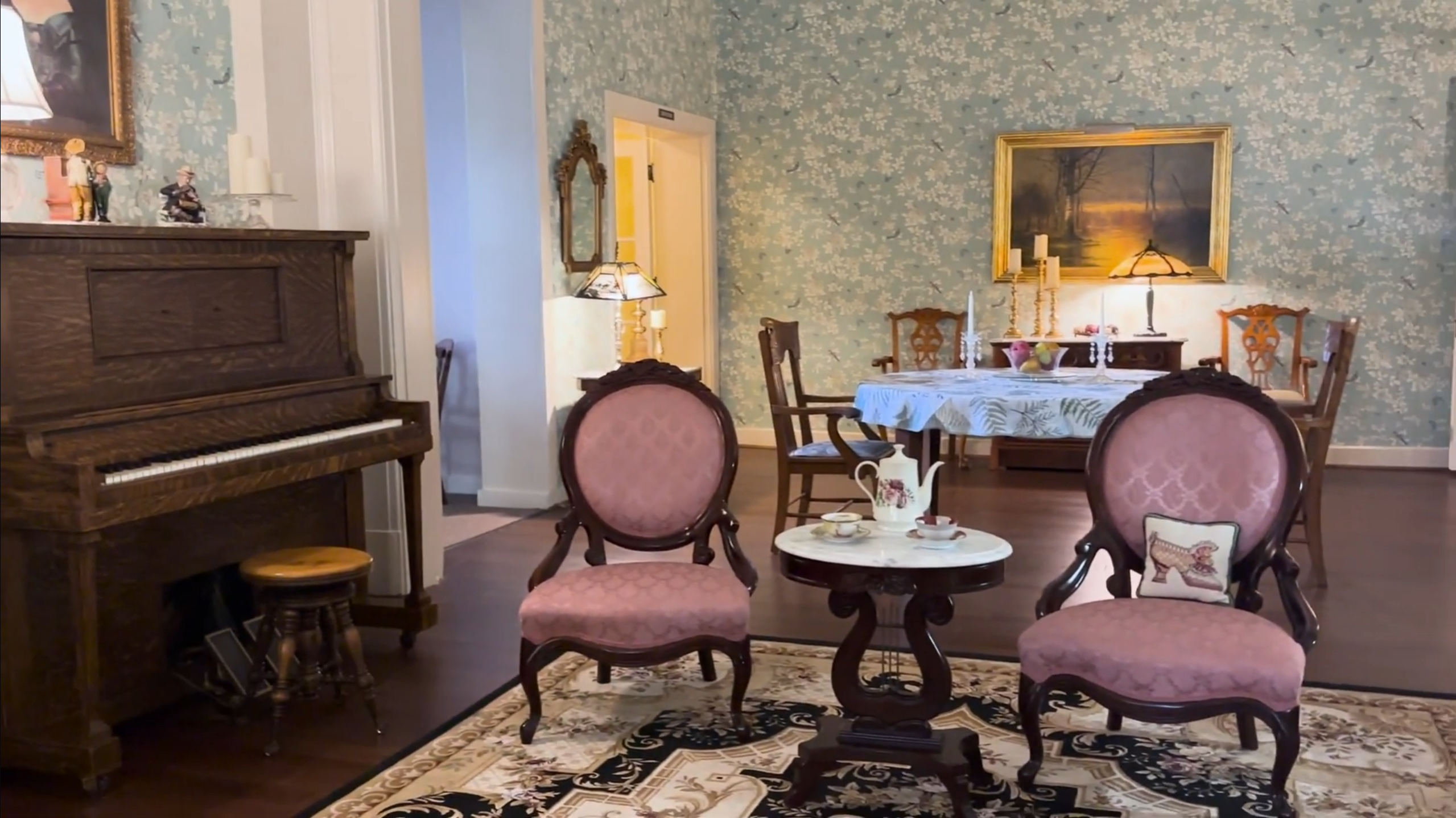 Cozy common area with vintage furniture