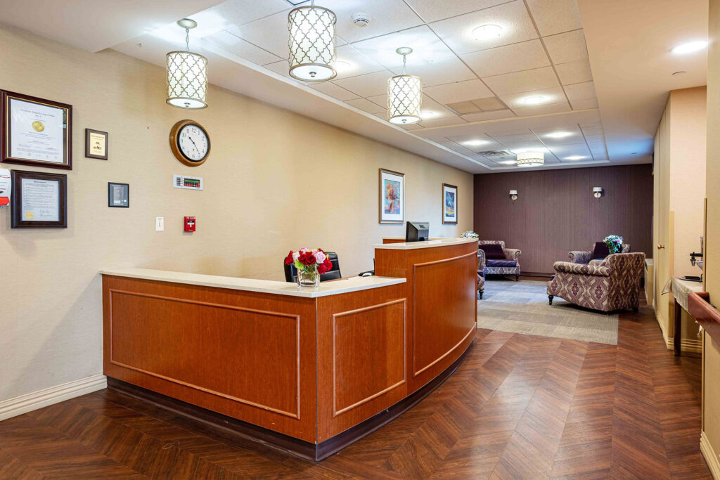 Bright and welcoming lobby area with furnishings