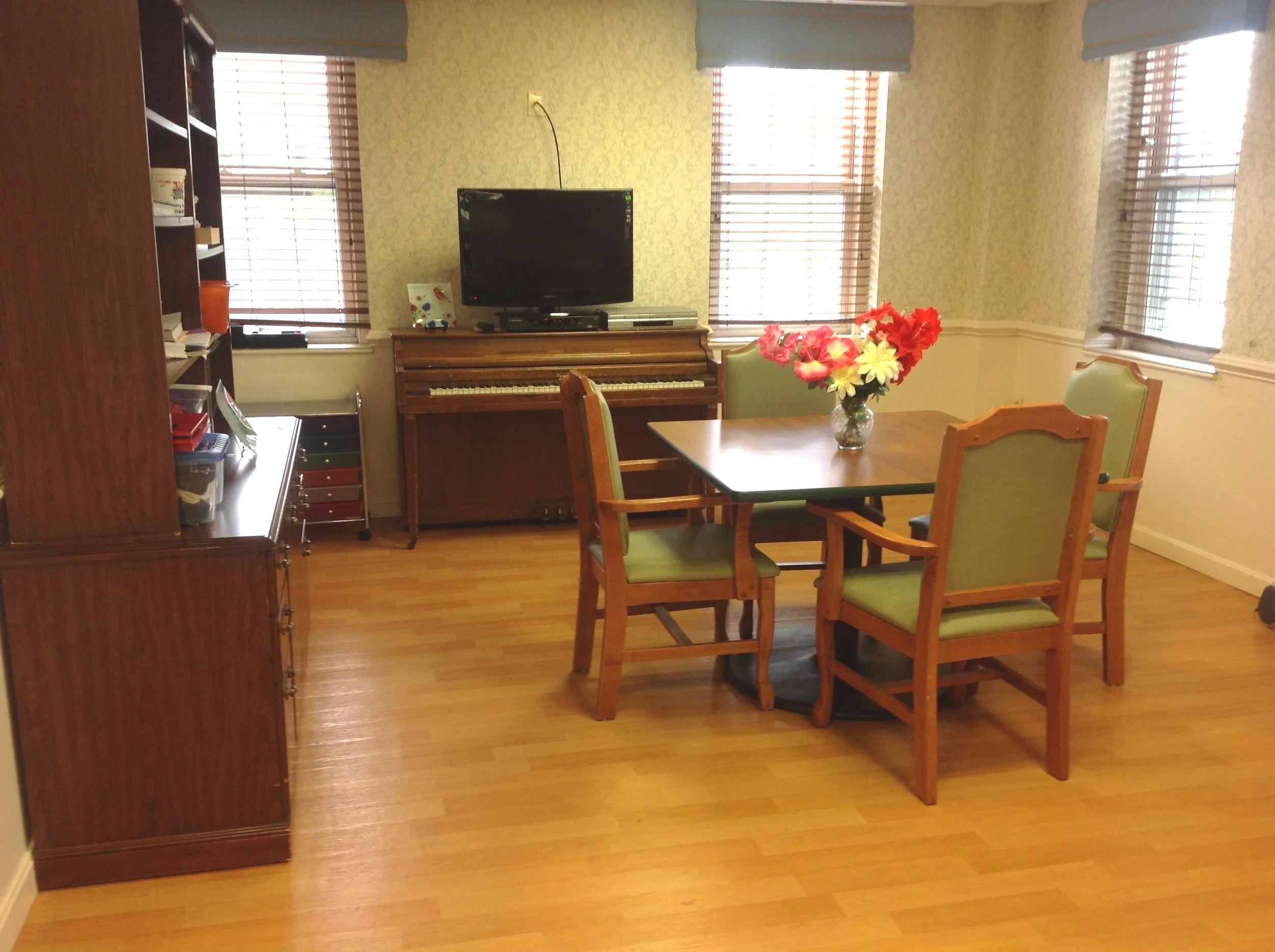 Cozy common area with table and flowers.