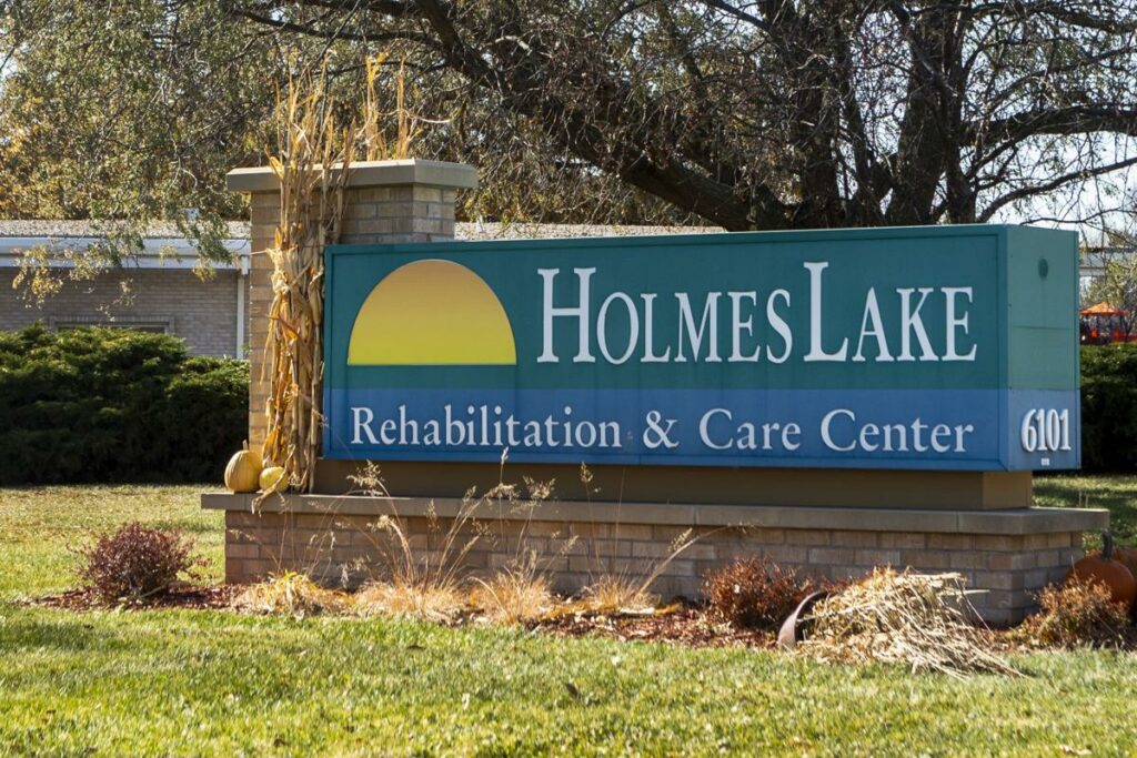 Holmes Lake Rehabilitation & Care Center