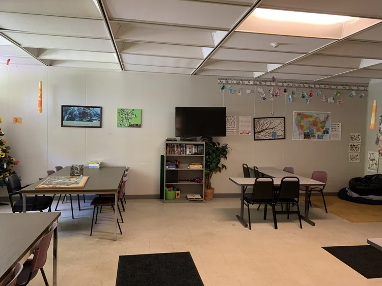 Interior common area with tables and decorations