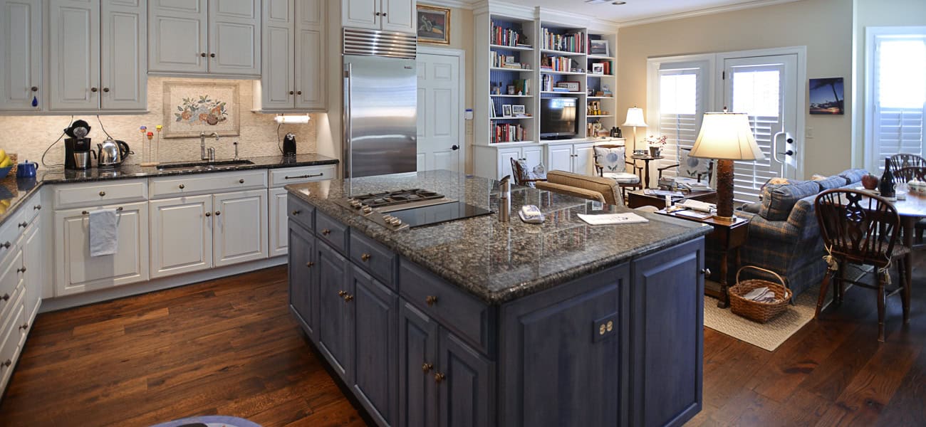Cozy common area with kitchen and seating.
