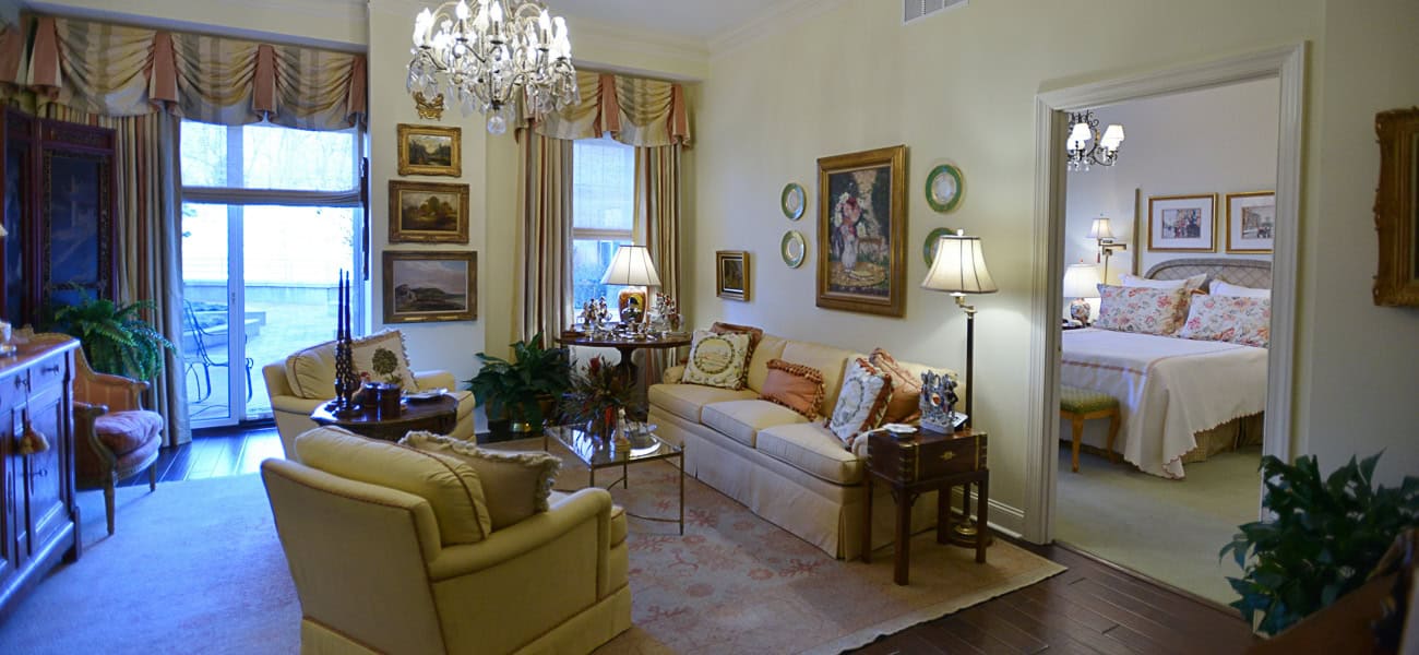 Cozy common area with elegant furnishings and decor.