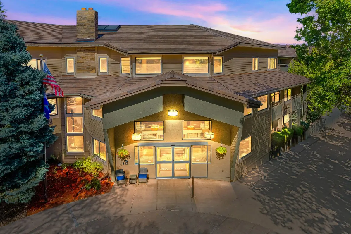 Exterior view of Lakewood Estates with entrance area