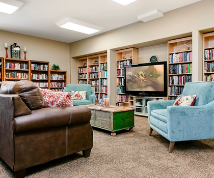 Cozy common area with bookshelves and seating
