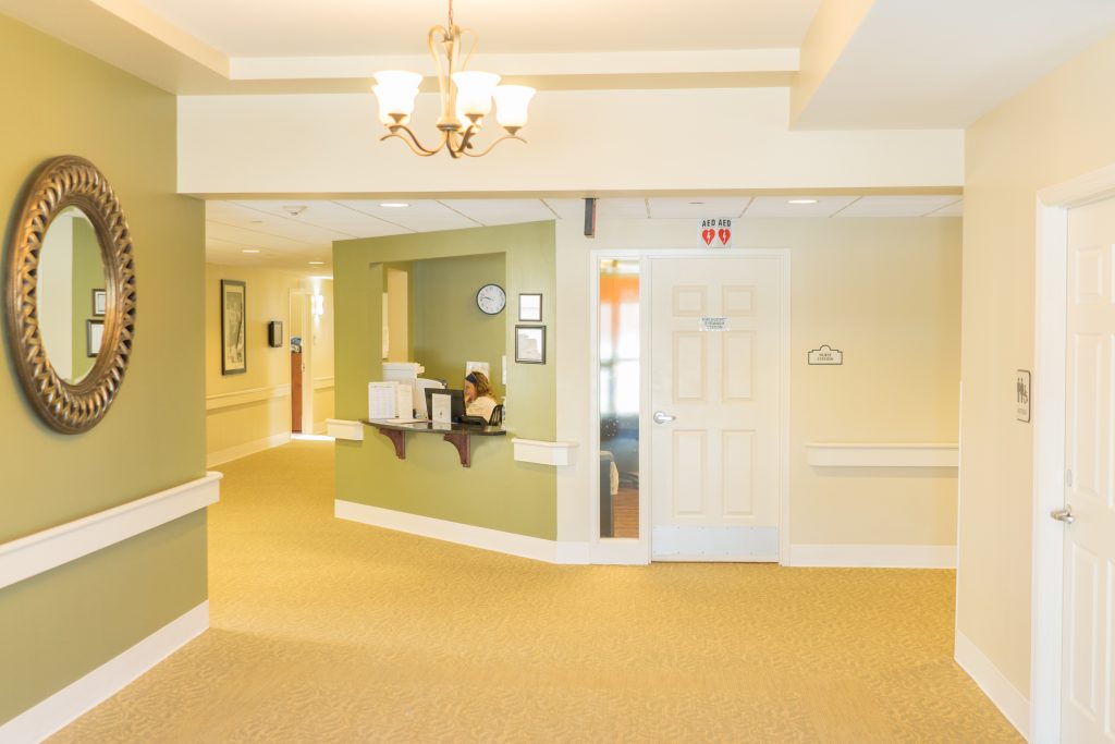 Bright interior hall with a shared area and a mirror