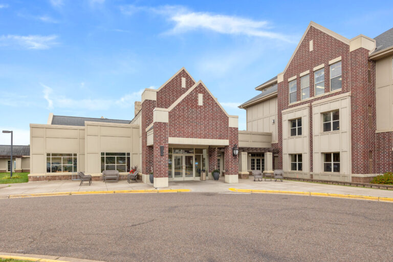 Exterior view of Lakeshore - The Fountains building