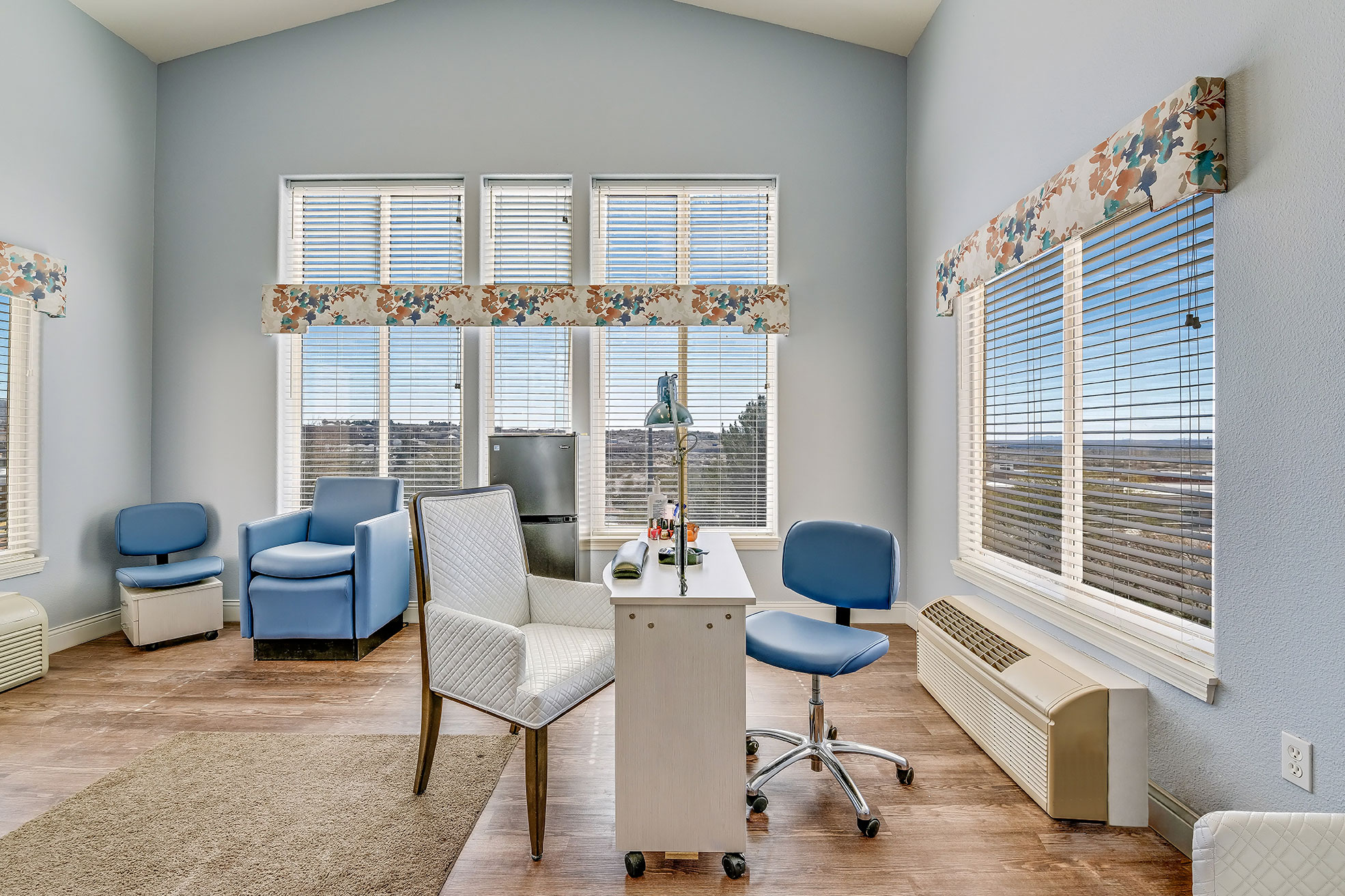 Bright room with desk and seating area.