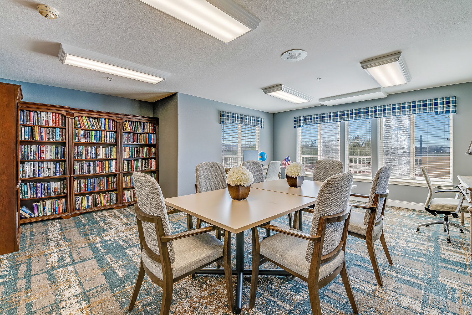 Common area with seating and bookshelves