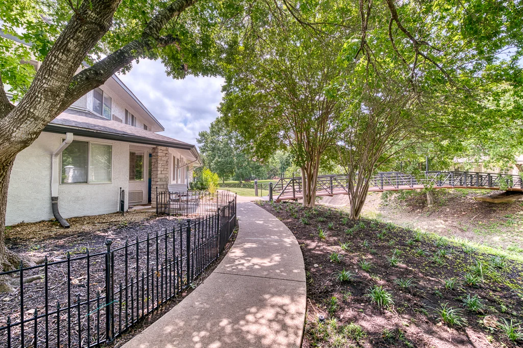 Pathway leading through greenery towards the building exterior