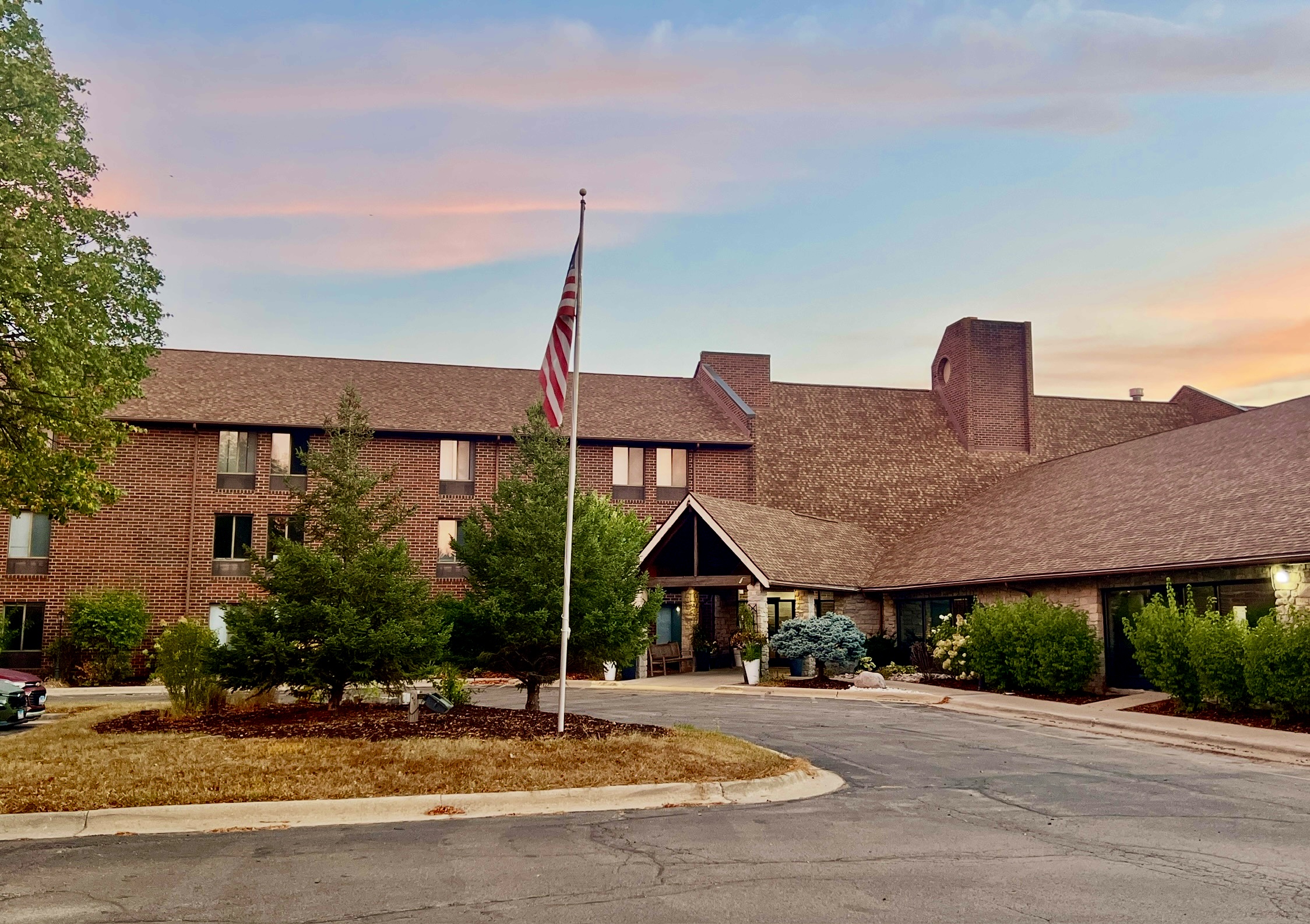 Exterior view of Independence Village of Naperville