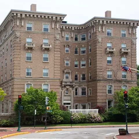 Exterior view of Benchmark Senior Living at Billerica Crossings