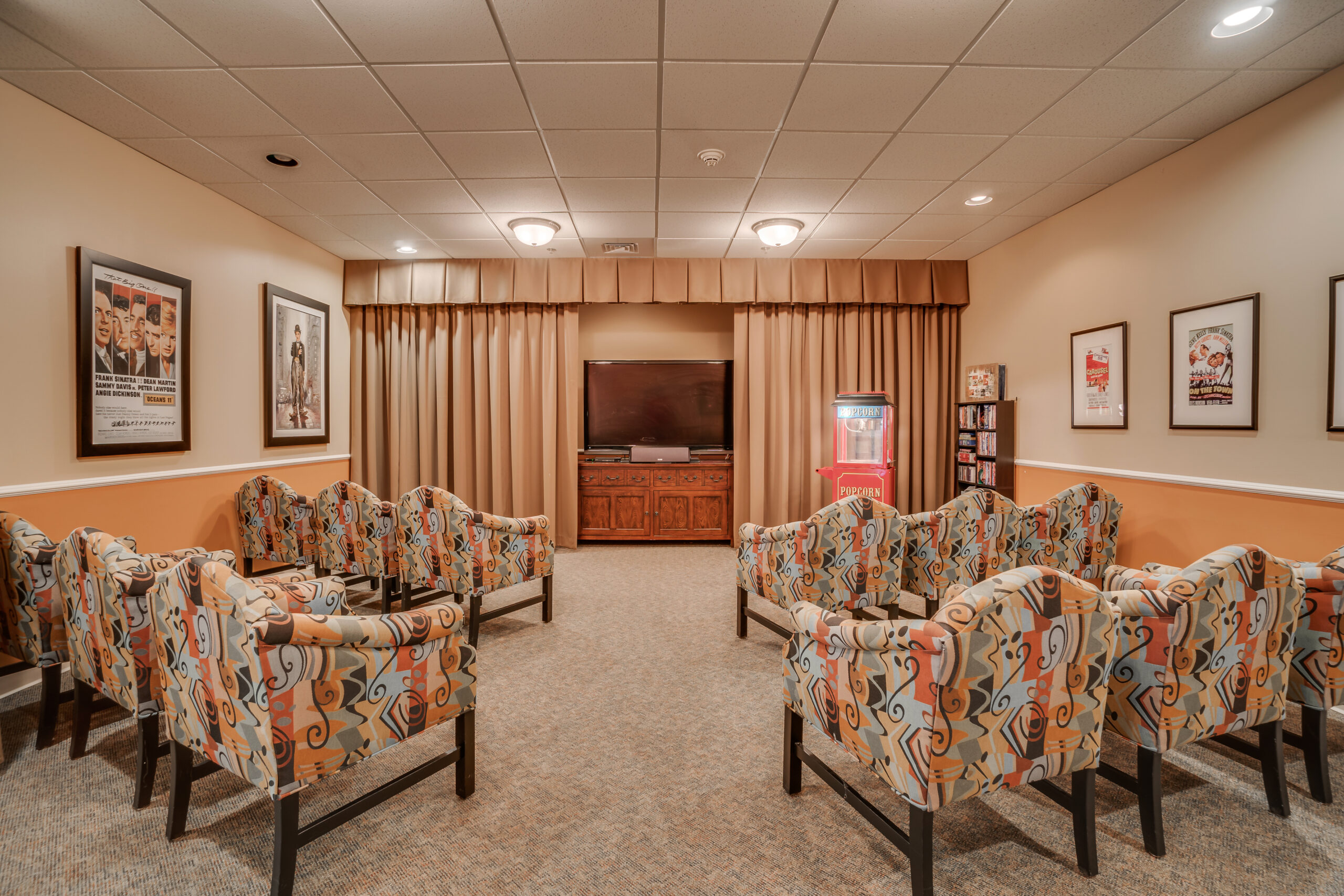 Common area with seating and entertainment options