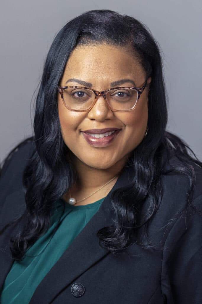 Portrait of a smiling woman wearing glasses