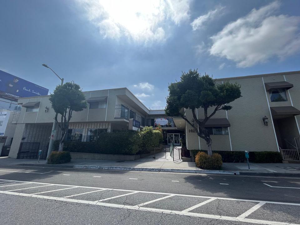 Front entrance of Pacifica Senior Living South Coast
