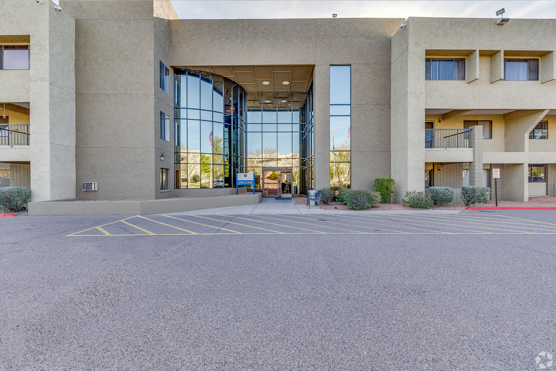 Front entrance of LifeStream at Glendale
