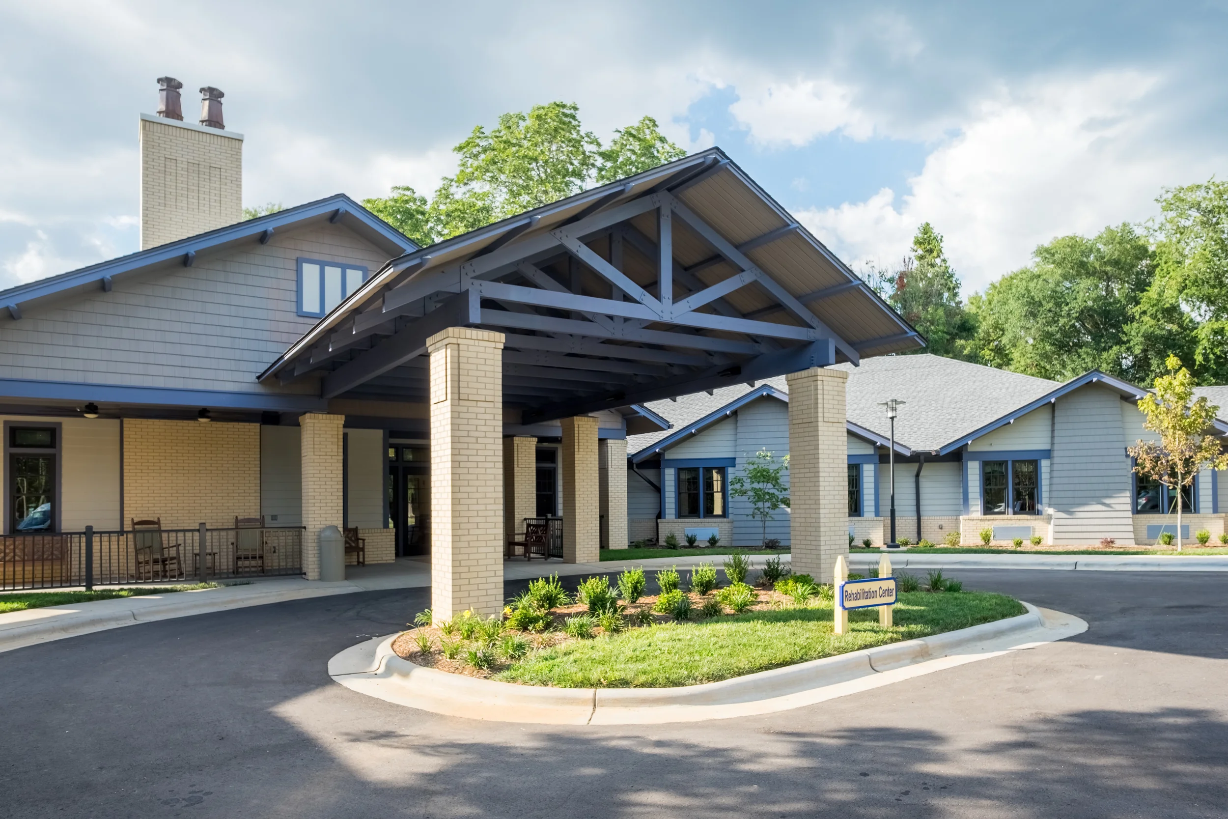 Entrance of White Oak Manor Charlotte with covered area